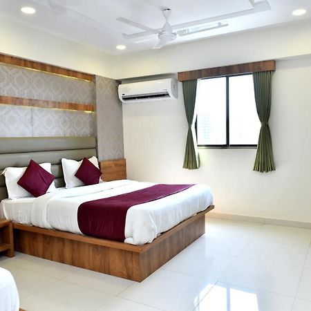 Hotel Peradiot Ahmedabad Exteriör bild