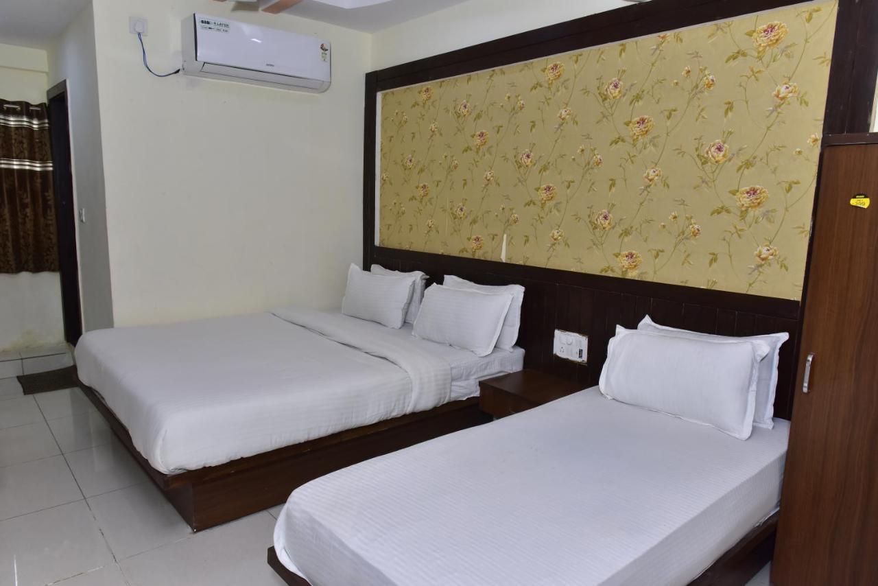 Hotel Peradiot Ahmedabad Exteriör bild