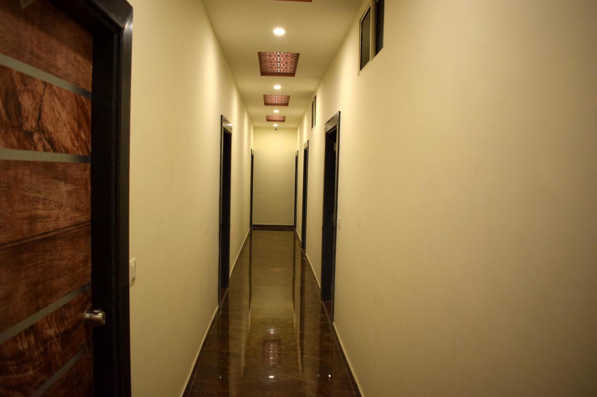 Hotel Peradiot Ahmedabad Exteriör bild