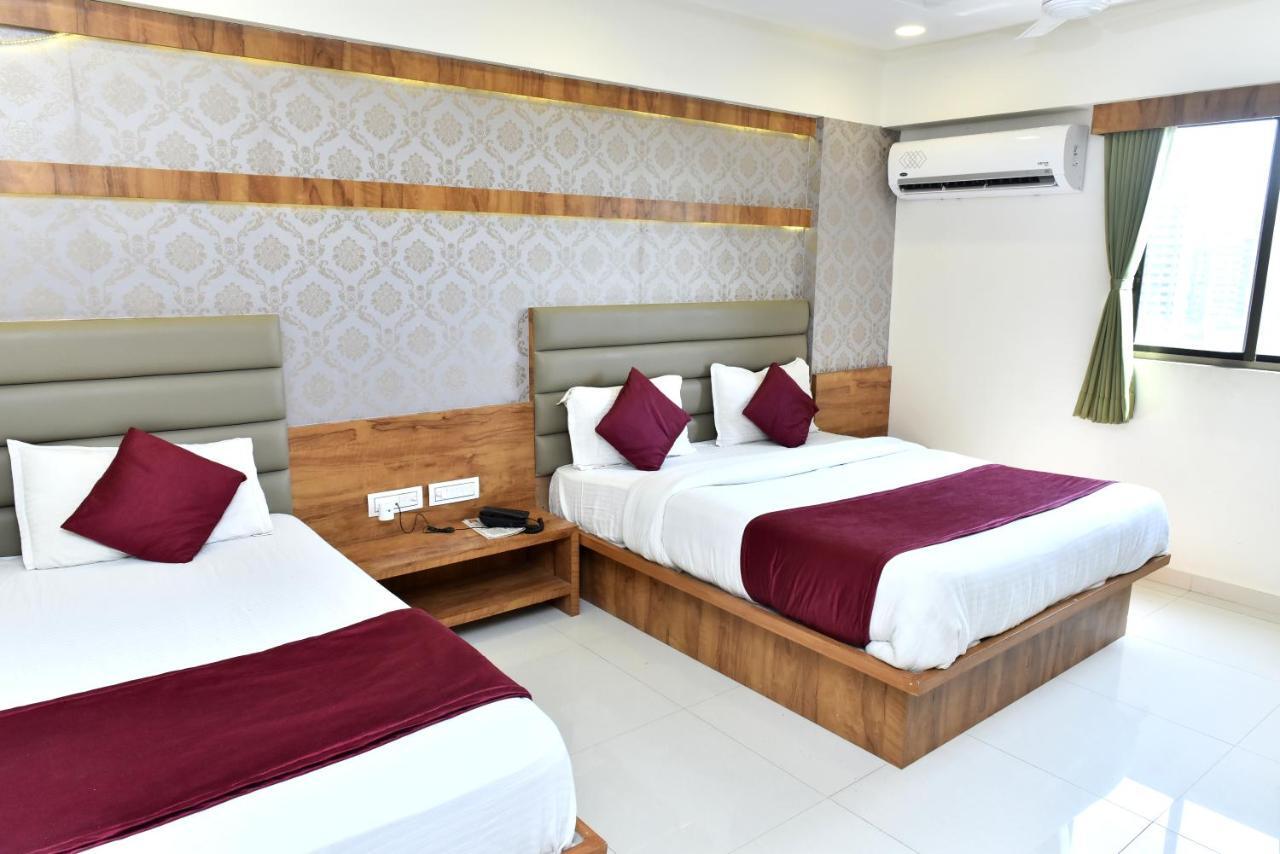 Hotel Peradiot Ahmedabad Exteriör bild