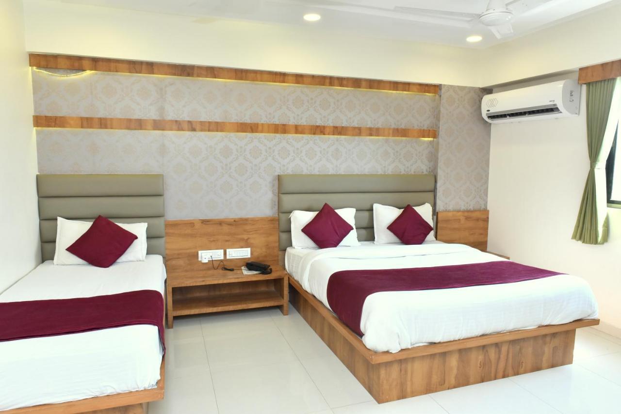 Hotel Peradiot Ahmedabad Exteriör bild
