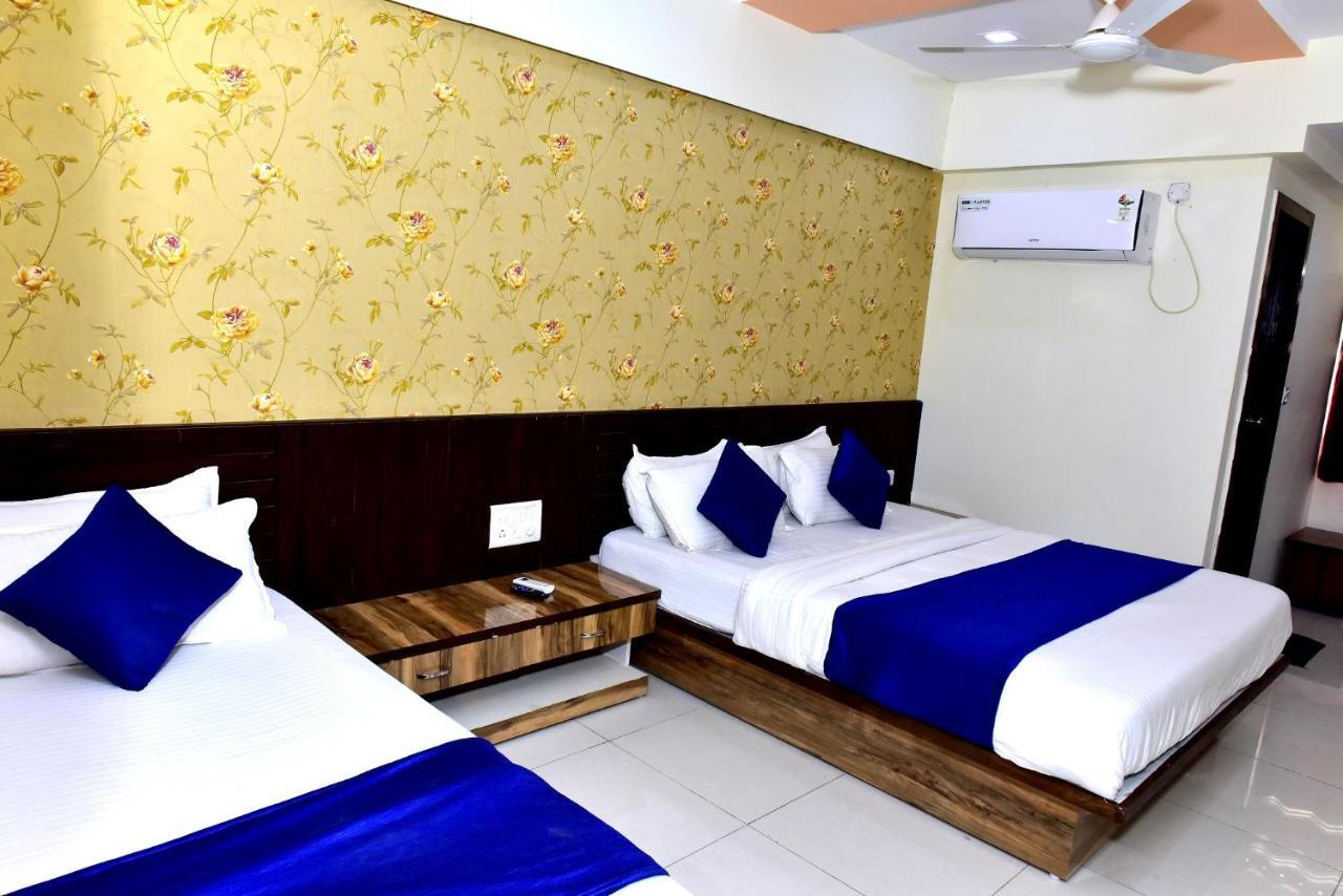 Hotel Peradiot Ahmedabad Exteriör bild